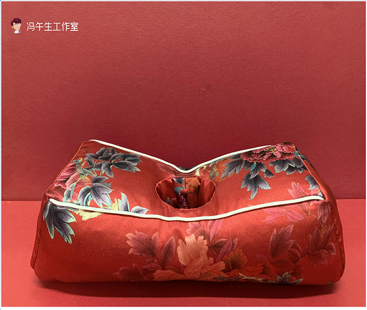 “草桥菊花”玲珑枕：女用.jpg